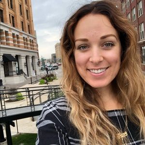 Meet your Posher, Leah